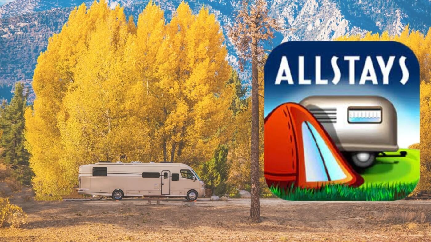Camping-car garé en forêt en automne avec l'icône de l'application Allstays Camp & RV